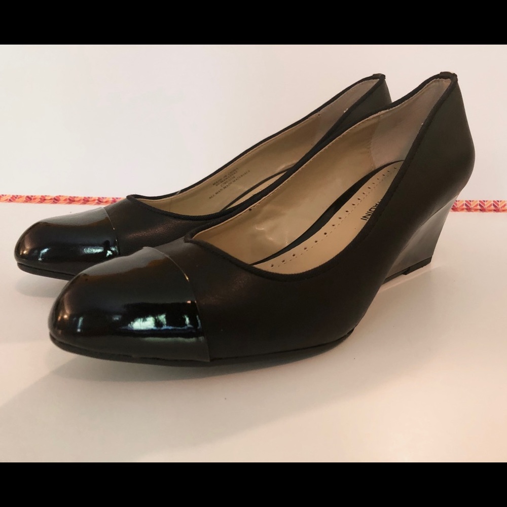 Amazing Black Adrienne Vittadini Wedges